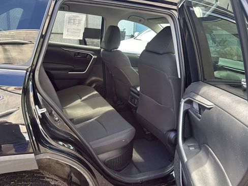 Used 2021 Toyota RAV4 LE image 26