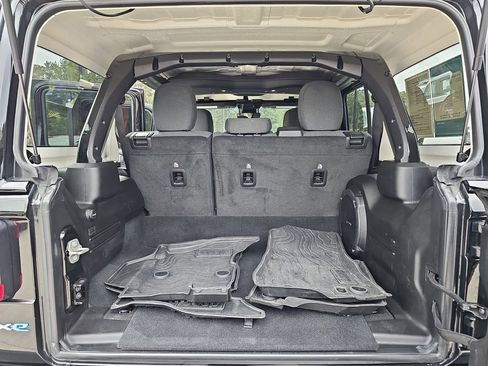 Used 2024 Jeep Wrangler Unlimited Sahara w/ Technology Group image 16