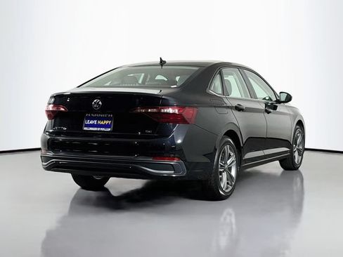 Certified 2022 Volkswagen Jetta SE w/ Panoramic Sunroof Package FWD image 7