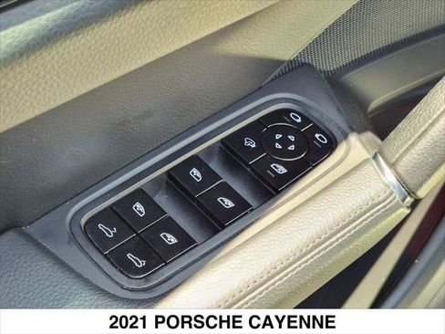 Used 2021 Porsche Cayenne AWD/4WD image 11