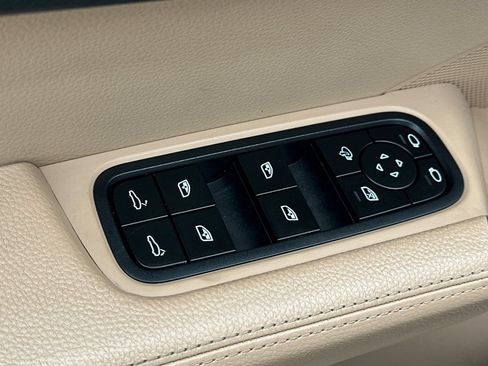 Used 2023 Porsche Cayenne AWD/4WD image 11