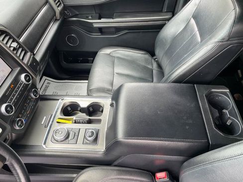 Used 2018 Ford Expedition Max XLT w/ Equipment Group 202A AWD/4WD image 16