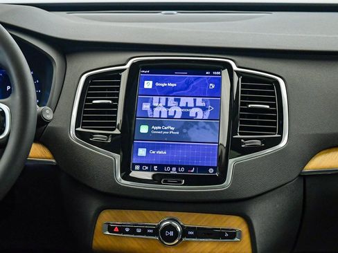 Certified 2025 Volvo XC90 B6 Ultra AWD/4WD image 13