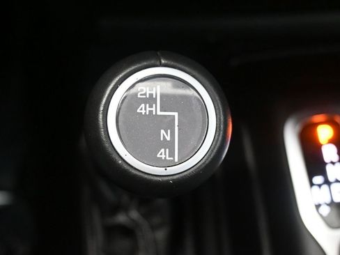 Used 2020 Jeep Wrangler Unlimited Sahara image 26