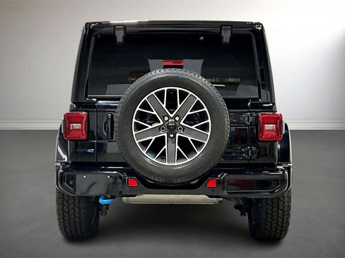 Used 2022 Jeep Wrangler Unlimited Sahara image 6