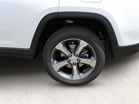 New 2025 Jeep Grand Cherokee Limited w/ Luxury Tech Group II image 9