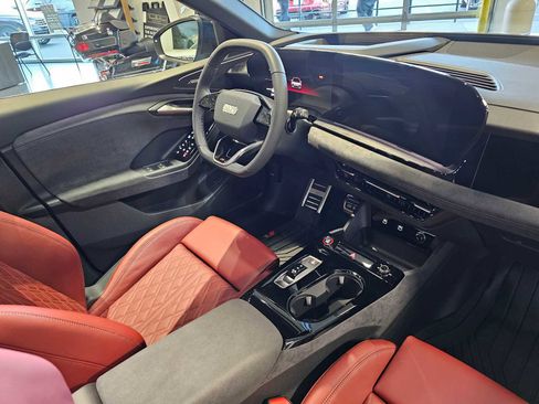 New 2025 Audi SQ6 e-tron Prestige image 10