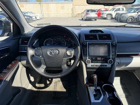 Used 2014 Toyota Camry XLE w/ Leather Package image 10