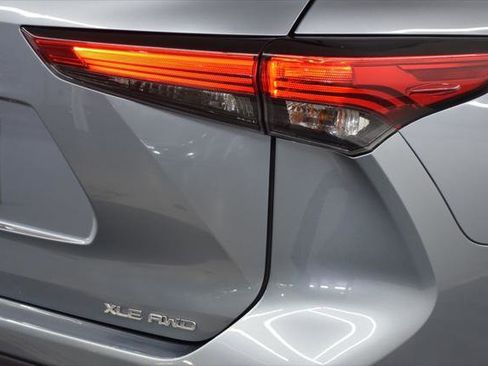 Certified 2022 Toyota Highlander XLE image 10