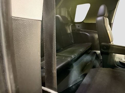 Used 2020 GMC Yukon XL SLT image 28