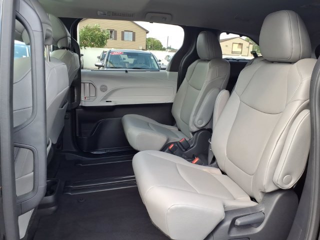 Certified 2026 Toyota Sienna XLE FWD image 9