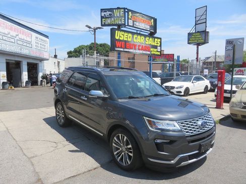 Used 2018 Ford Explorer Platinum AWD/4WD image 3