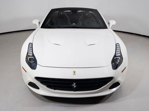 Used 2017 Ferrari California T RWD image 4
