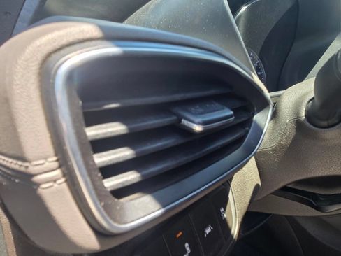 Used 2019 Hyundai Santa Fe SE FWD image 11