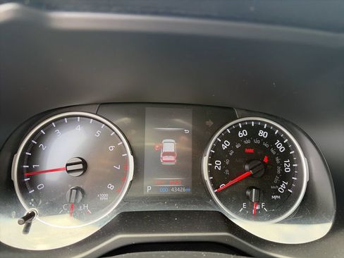 Used 2022 Toyota RAV4 XLE Premium FWD image 35