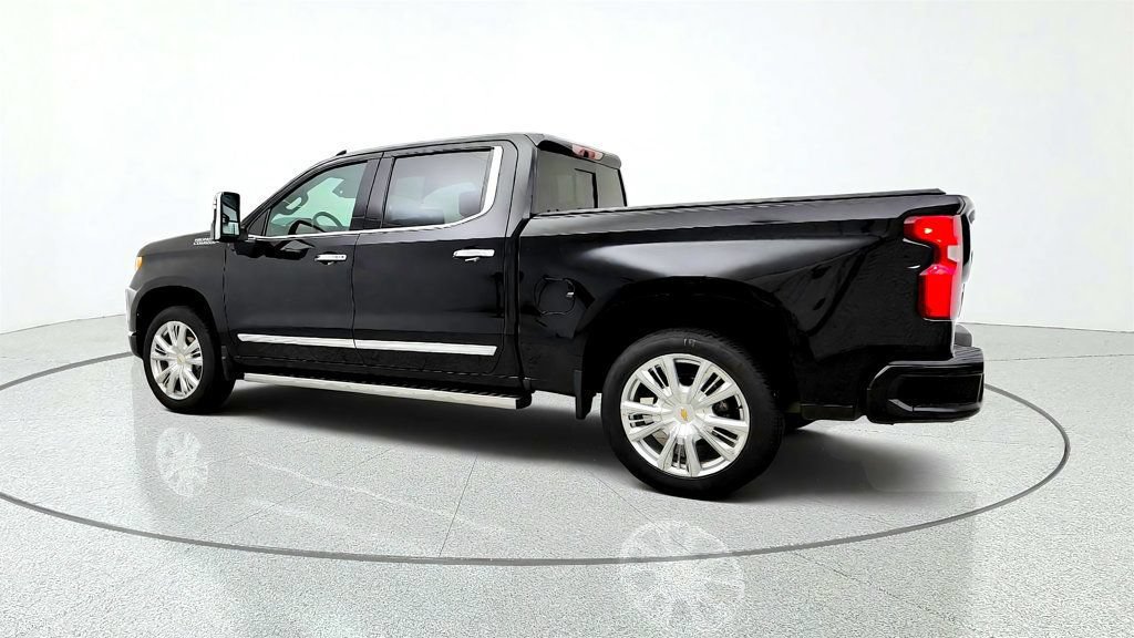 Used 2026 Chevrolet Silverado 1500 High Country w/ High Country Premium Package AWD/4WD image 7