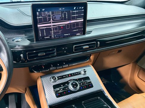 Used 2024 Lincoln Aviator Black Label w/ Class IV Trailer Tow Package image 27