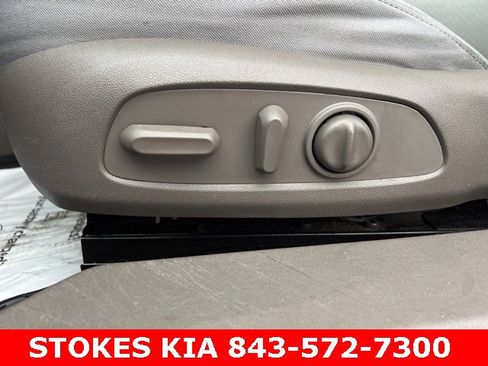 Used 2017 Chevrolet Malibu LT image 20