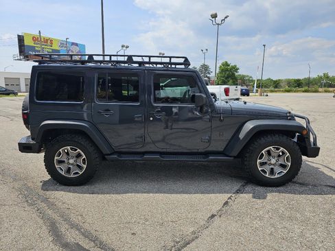 Used 2016 Jeep Wrangler Unlimited Rubicon w/ Connectivity Group image 4