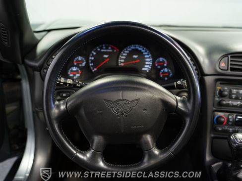 Used 2003 Chevrolet Corvette Coupe w/ Preferred Equipment Group RWD image 40