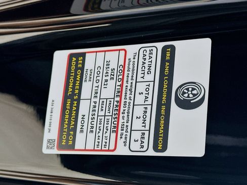 Used 2022 Bentley Bentayga AWD/4WD image 44