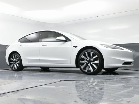 Used 2025 Tesla Model 3 Long Range image 51