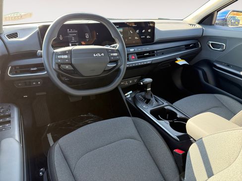 New 2025 Kia K4 LXS image 15