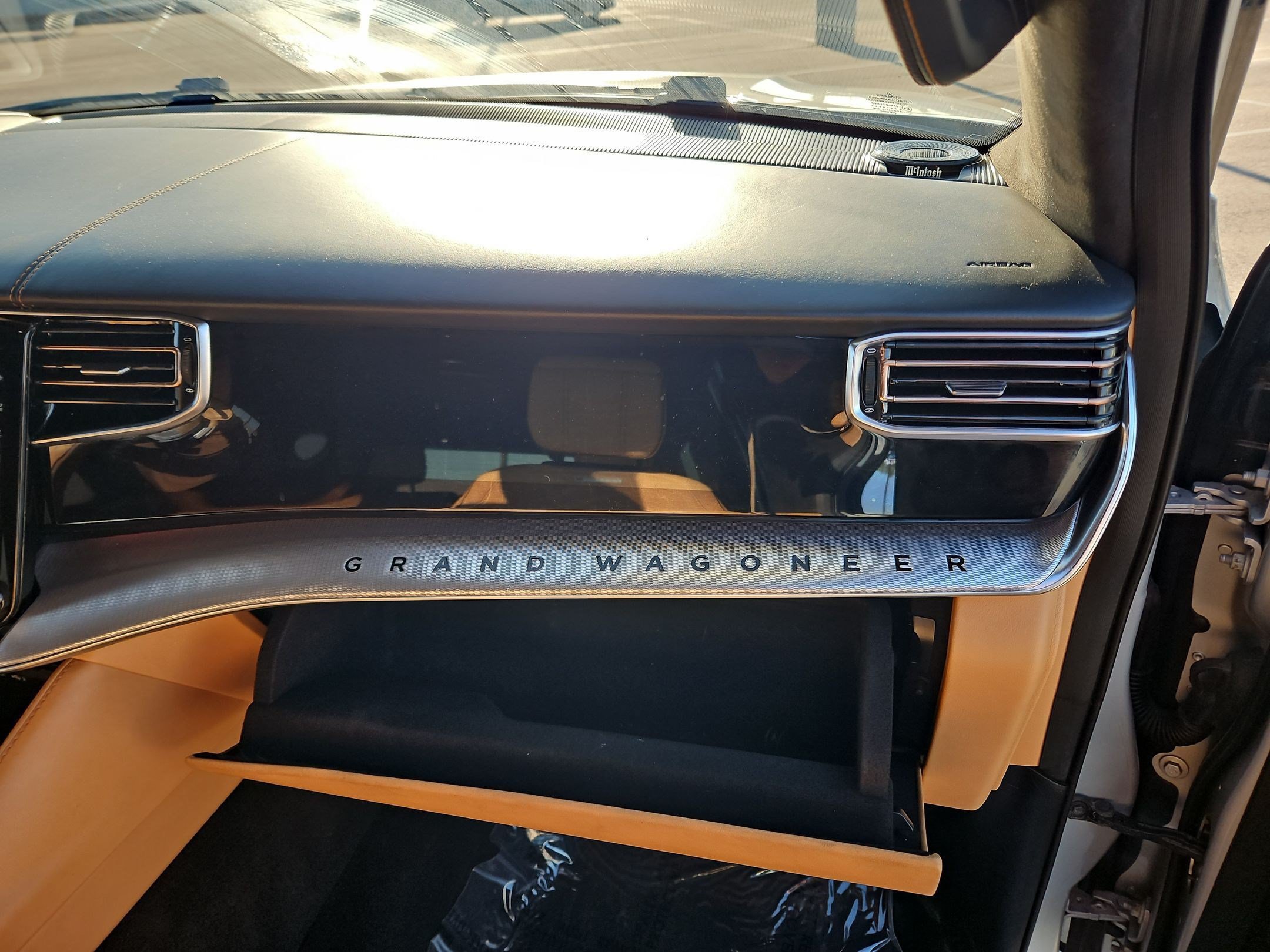 Used 2022 Jeep Grand Wagoneer Series III AWD/4WD image 33