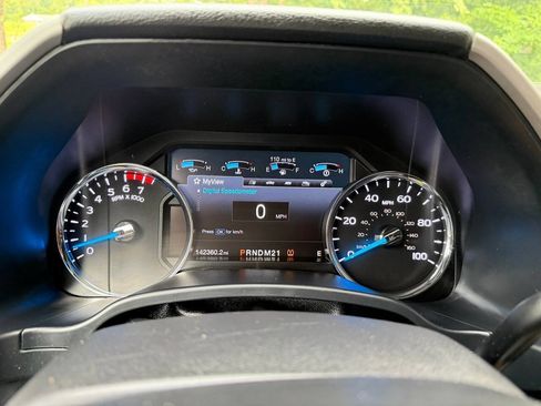 Used 2017 Ford F250 Lariat w/ Lariat Value Package AWD/4WD image 18