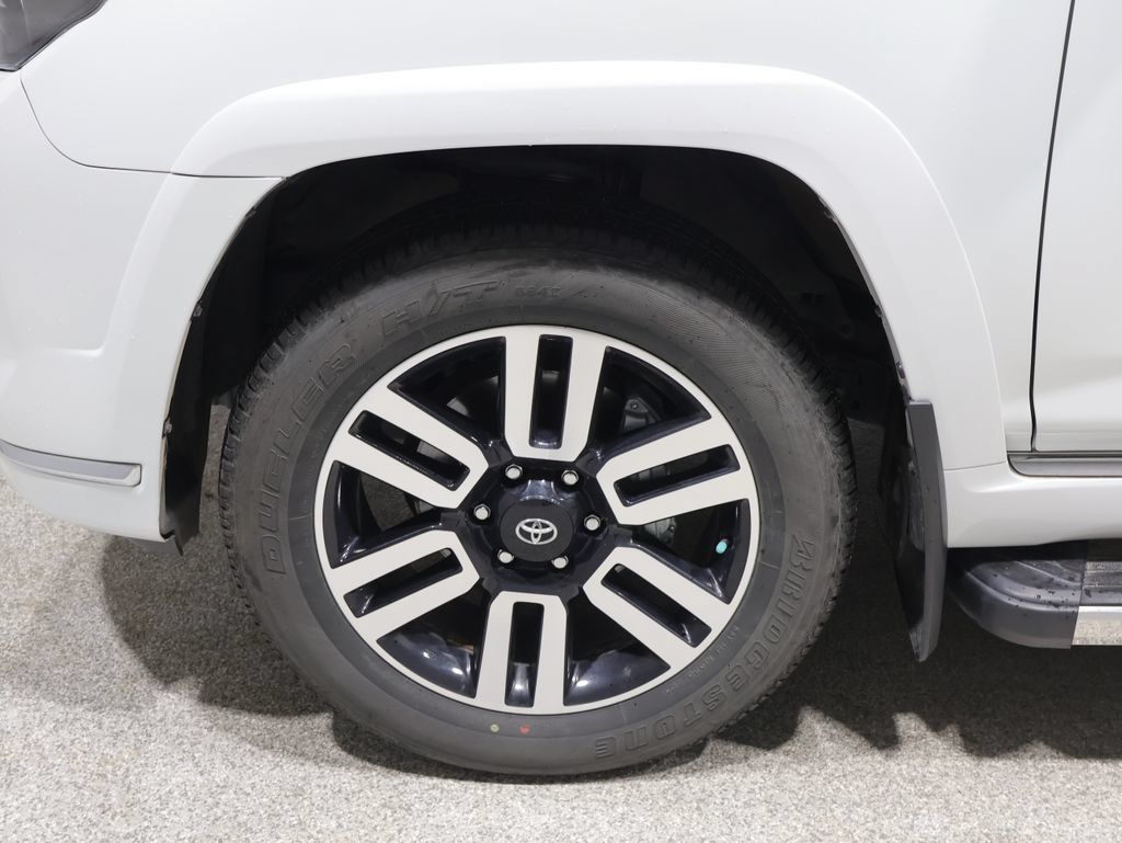 Used 2024 Toyota 4Runner Limited AWD/4WD image 9