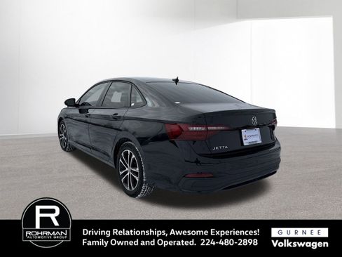 Used 2022 Volkswagen Jetta Sport image 4