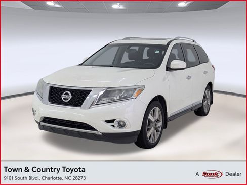 Used 2015 Nissan Pathfinder Platinum image 1