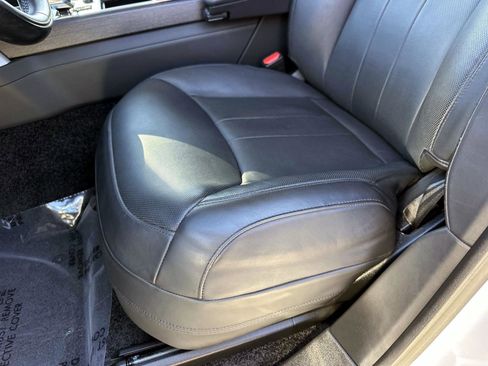 Used 2023 Land Rover Range Rover SE image 20