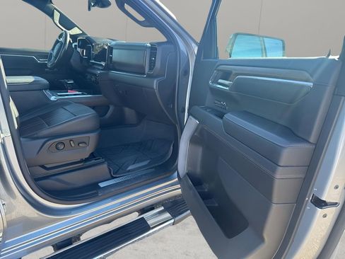 Used 2023 Chevrolet Silverado 1500 High Country w/ Technology Package image 17