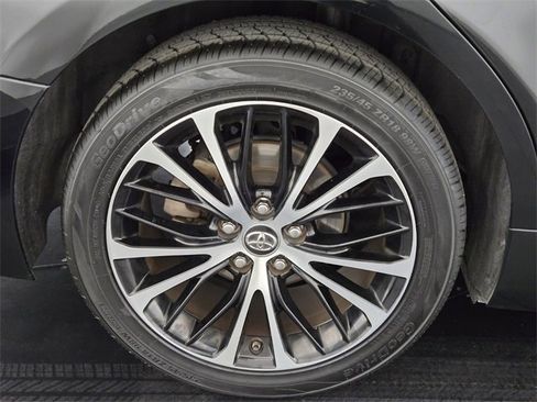 Used 2018 Toyota Camry SE image 10