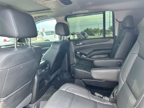 Used 2019 GMC Yukon XL SLT w/ Graphite Performance Edition AWD/4WD image 10