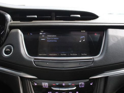 Used 2018 Cadillac XT5 Luxury w/ Driver Awareness Package FWD image 17