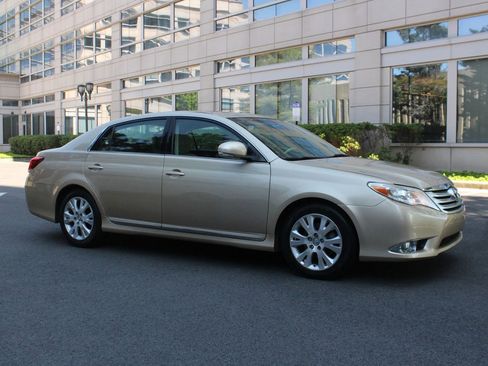 Used 2011 Toyota Avalon FWD image 2
