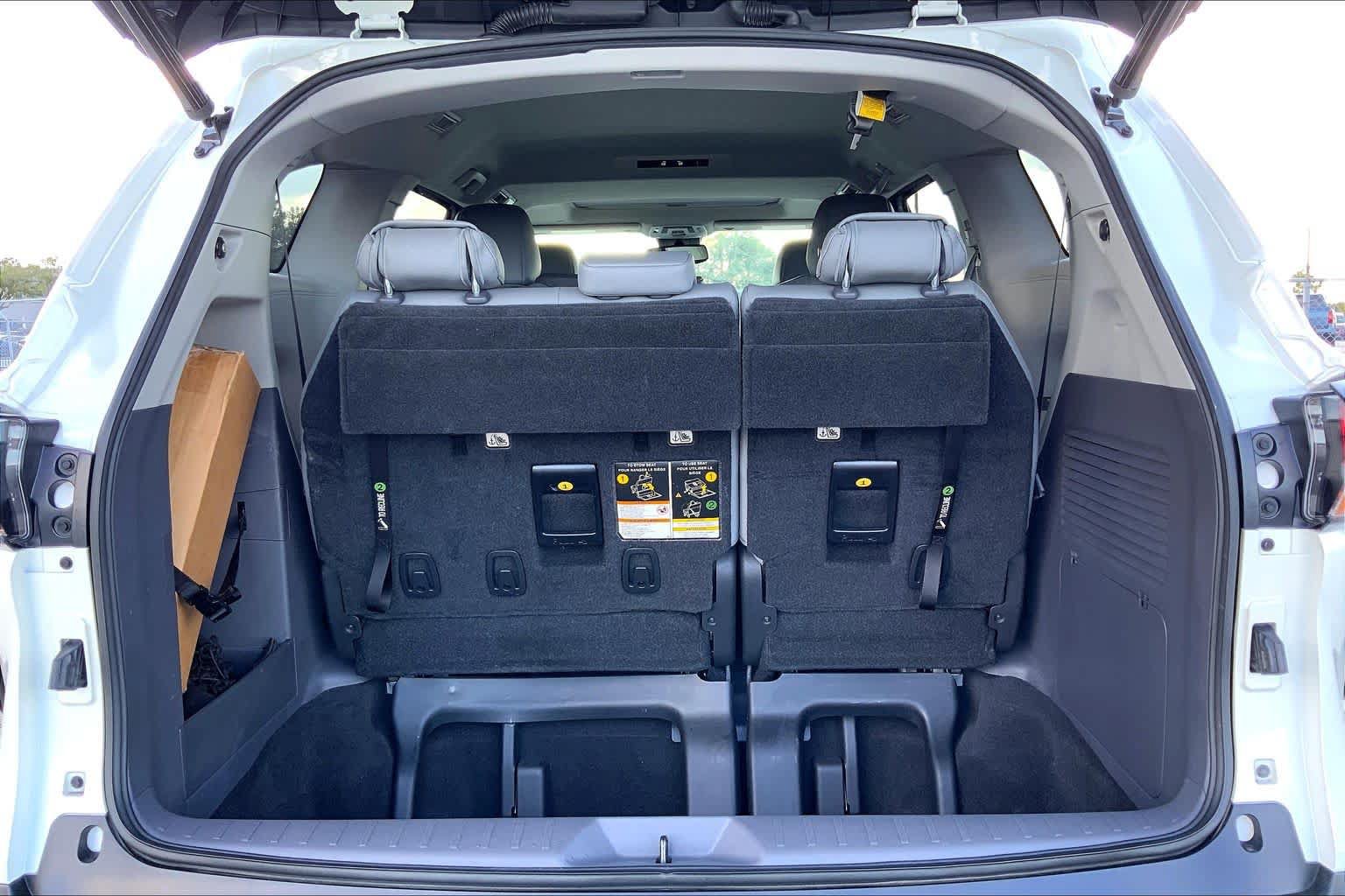 Used 2021 Toyota Sienna XLE w/ XLE Plus Package FWD image 34