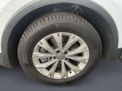 Used 2018 Volkswagen Tiguan SE w/ 3rd Row Seat Package AWD/4WD image 14