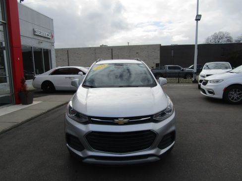 Used 2019 Chevrolet Trax LT w/ LT Convenience Package image 3
