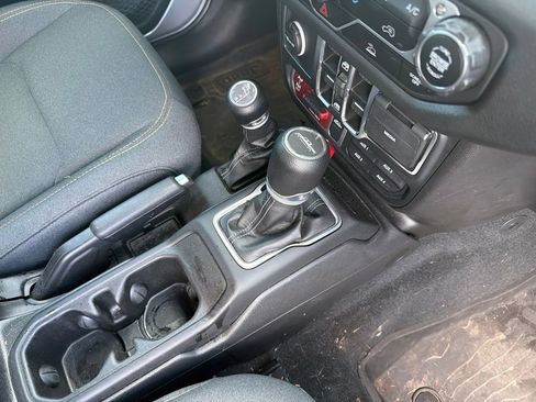 Used 2024 Jeep Gladiator Sport AWD/4WD image 13