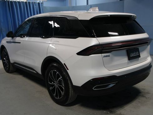 Used 2025 Lincoln Nautilus Premier image 33