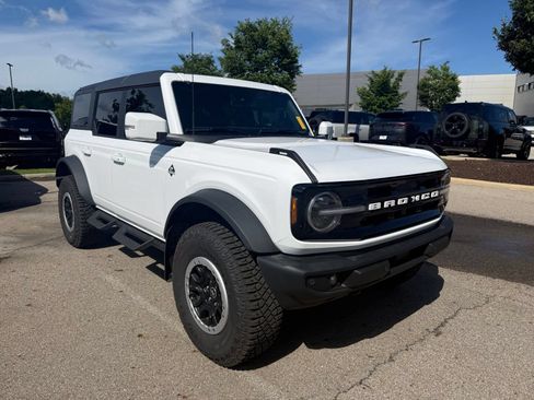Used 2024 Ford Bronco Outer Banks w/ Sasquatch Package AWD/4WD image 3