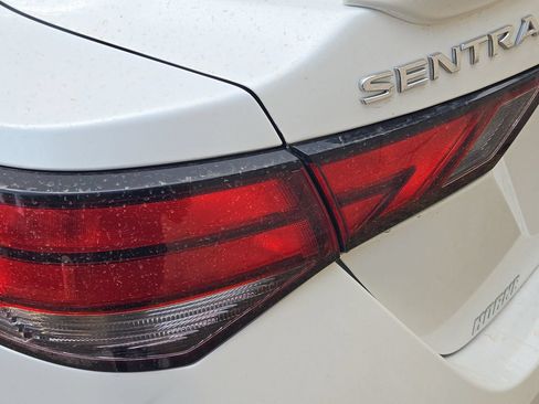 Certified 2021 Nissan Sentra SR FWD image 17