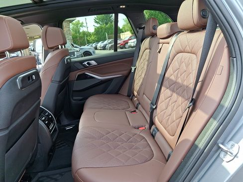 Used 2024 BMW X5 xDrive40i w/ M Sport Package AWD/4WD image 19