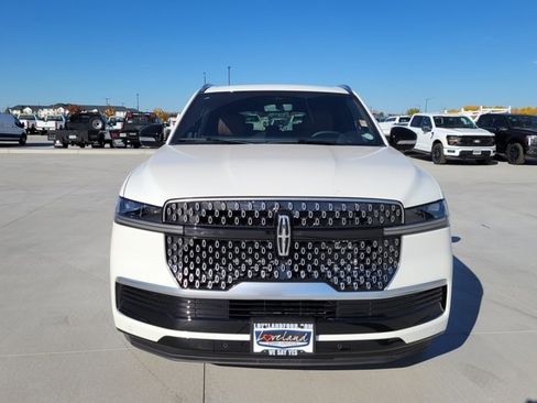 New 2025 Lincoln Navigator Reserve image 5