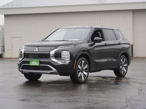 New 2026 Mitsubishi Outlander SE image 7