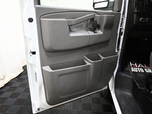 Used 2021 Chevrolet Express 2500 image 21