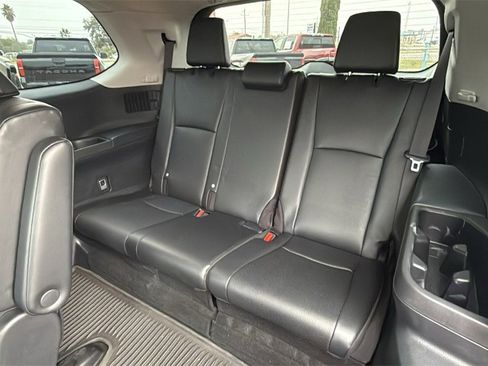 Used 2024 Toyota Grand Highlander XLE image 16